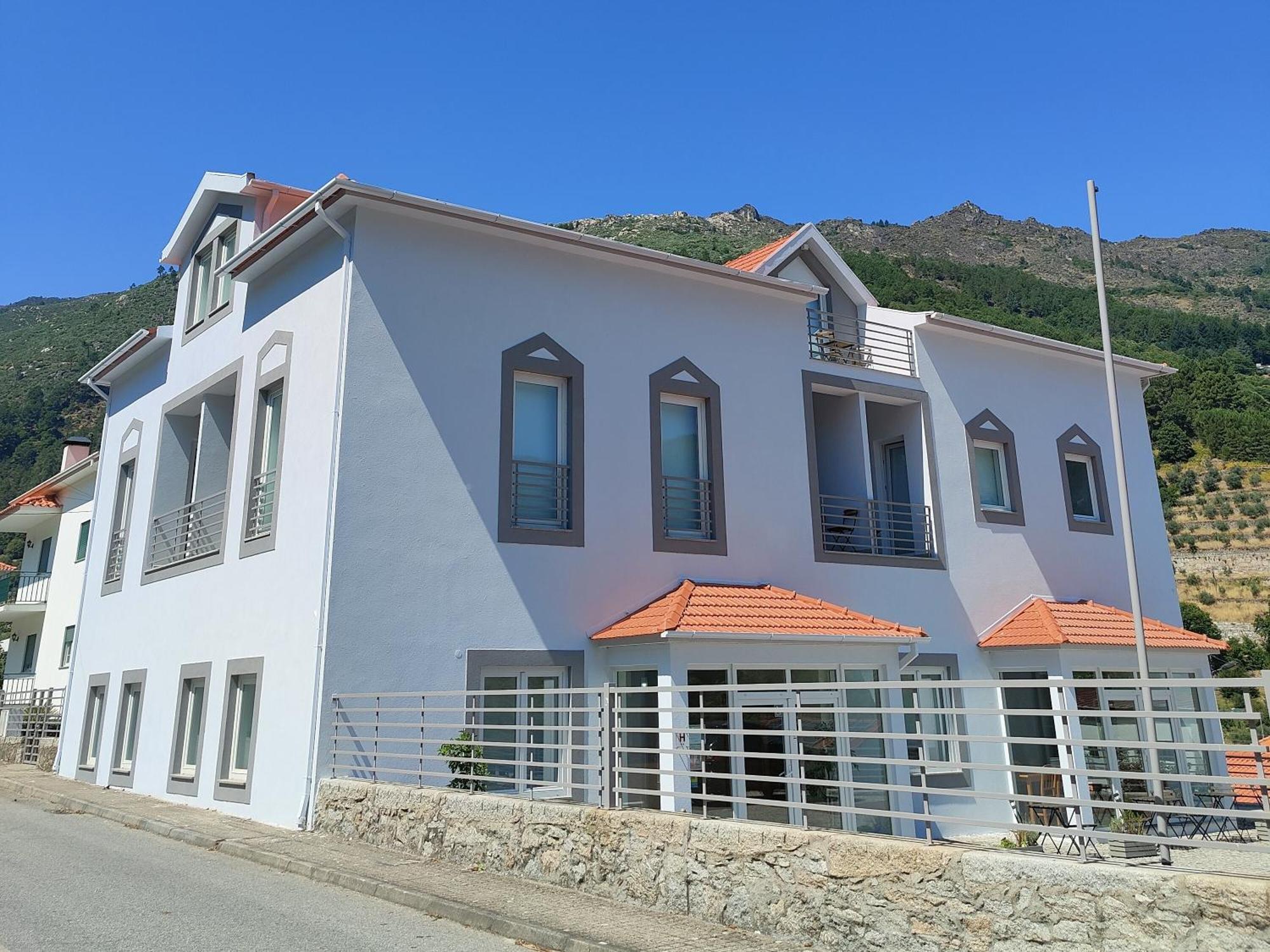 Vale Do Zezere Hotel Manteigas Bagian luar foto